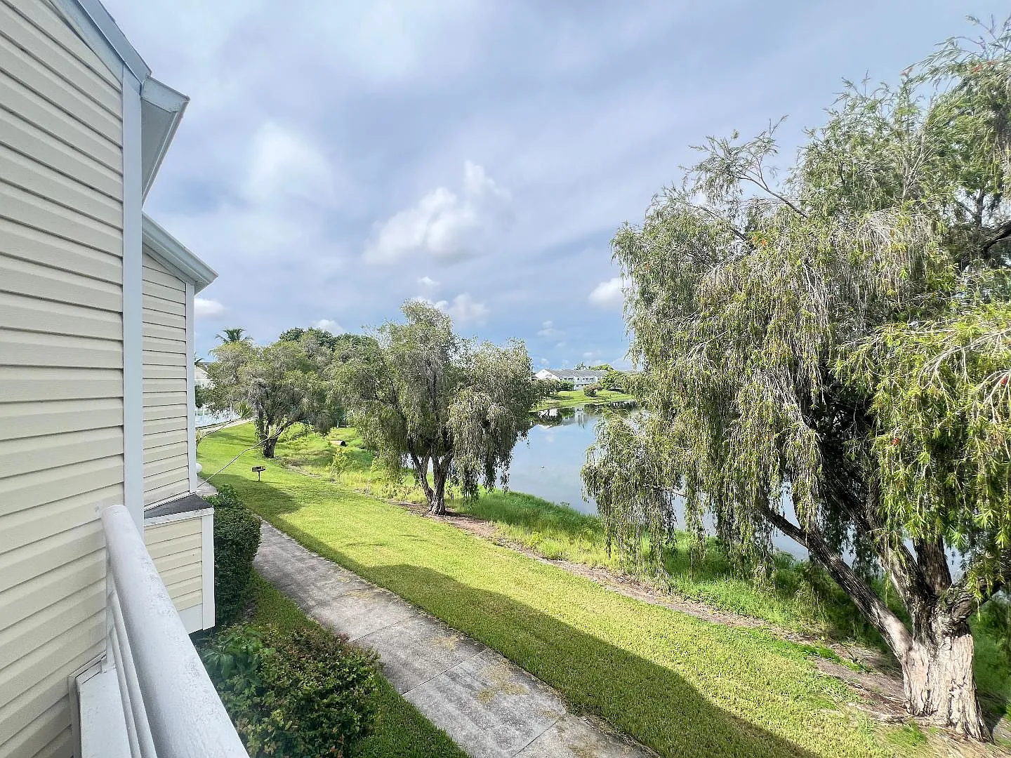 3477 Nw 44 Street - Summer Lake Condo — Photo 3