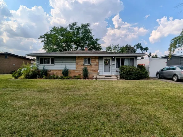 136 E Normandy Dr, Addison, IL 60101