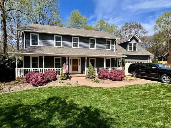 810 E Silverleaf St, Greer, SC 29650