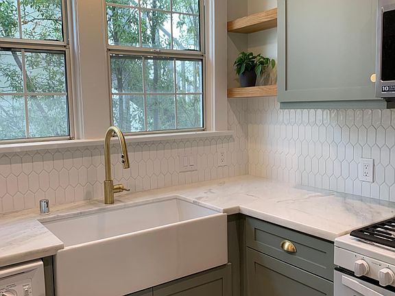 Apron farmhouse sink and open shelving
