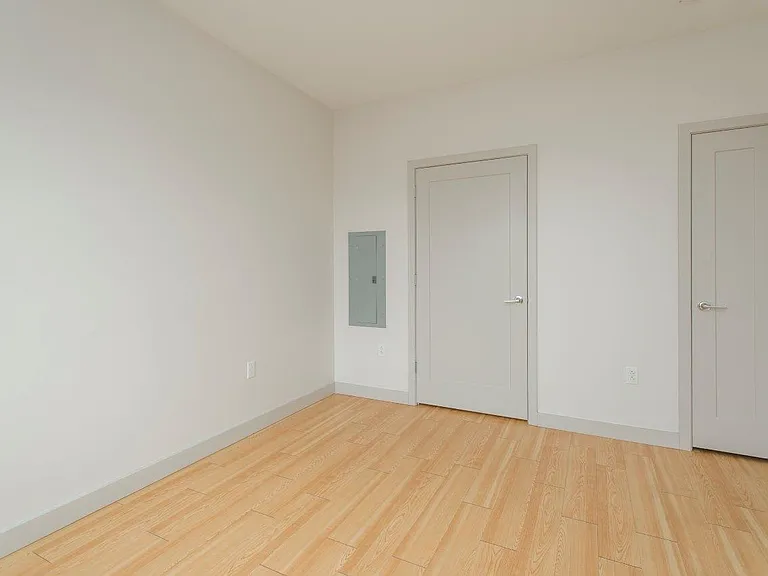 West Square Apartments — Photo 124