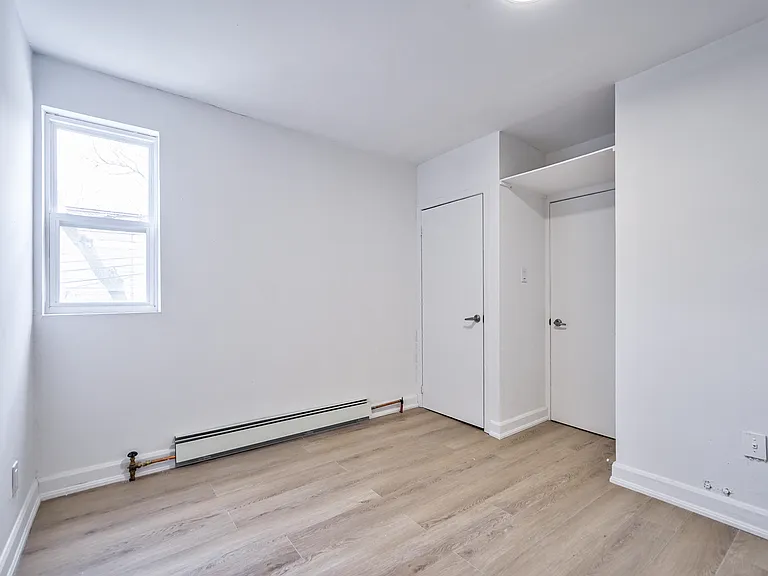 1046 Bathurst St — Photo 2