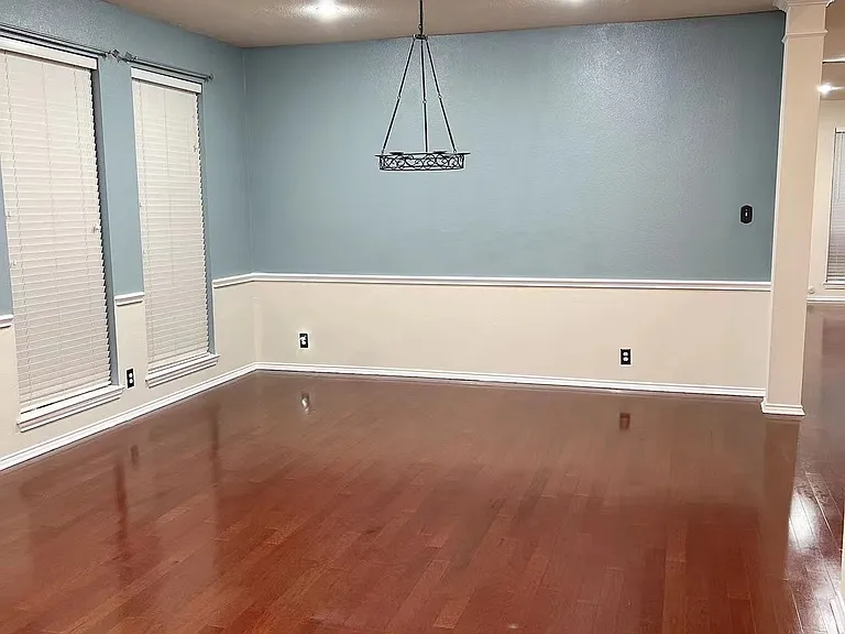 1321 Holmes Ln — Photo 4