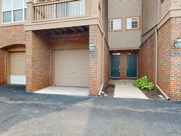 2812 Barclay Way — Photo 2