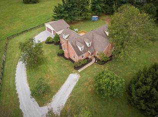 1802 Hunters Trce, La Grange, KY 40031