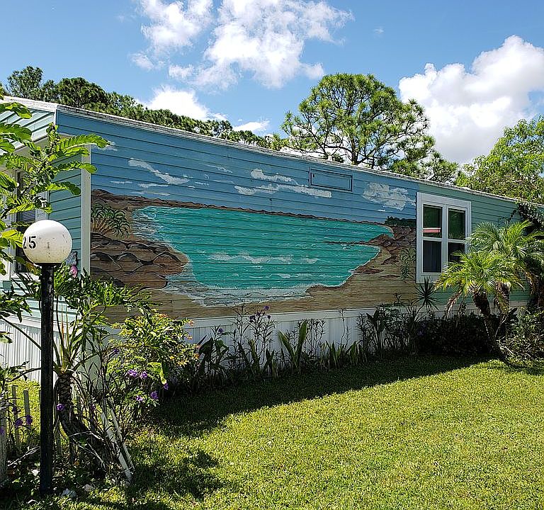 Right Side w/Mural