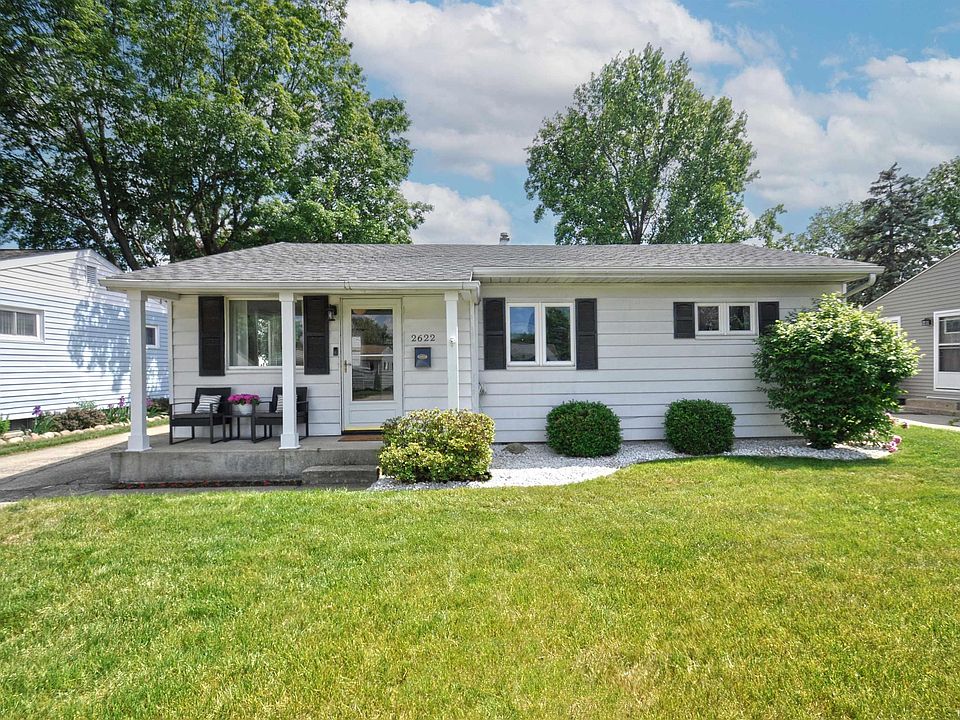1st image of 2622 Macarthur Ave