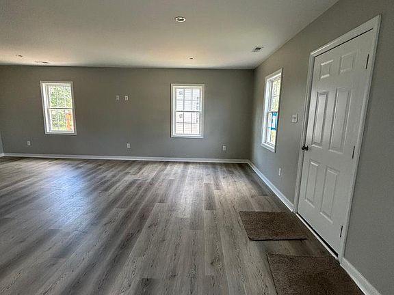 4th image of 2415 Gordon Ln