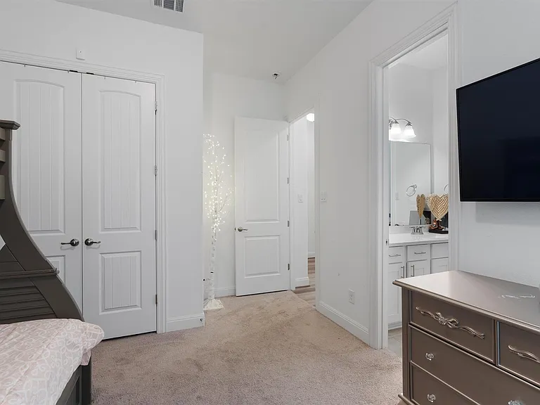 504 Pulitzer Dr — Photo 30