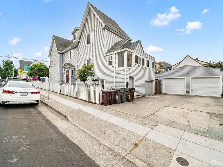 Garage (optional, for a small fee)