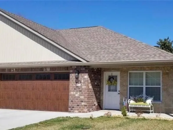 527 Windsor Ln, Farmington, MO 63640