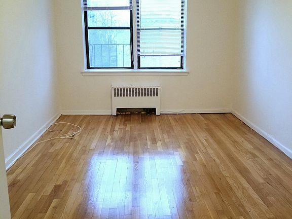 5th image of 510 Riverdale Ave #7D