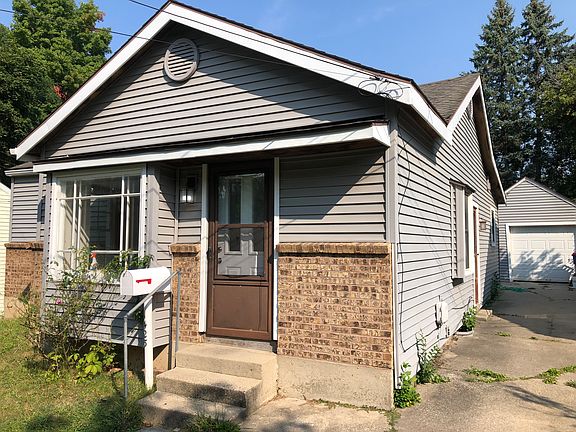 2nd image of 1423 Louise St SE
