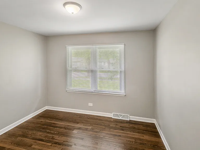 1540 Cherry Ln — Photo 9