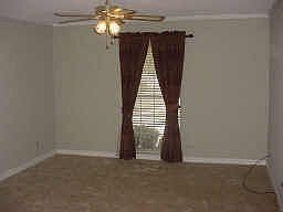 5th image of 1811 Old Oak Dr