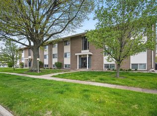 4202 62nd St APT 6, Urbandale, IA 50322