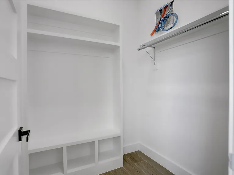 6816 Hartland Ave — Photo 17
