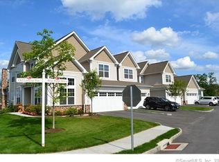 26 Briar Ridge Dr, Bethel, CT 06801