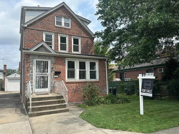 58-45 229th St, Oakland Gardens, NY 11364