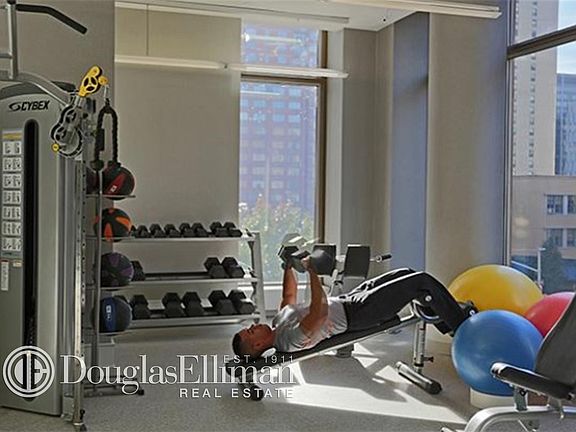 5th image of 160 W 62nd St APT 19F