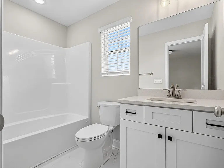266 NE Bellingham Cv — Photo 16