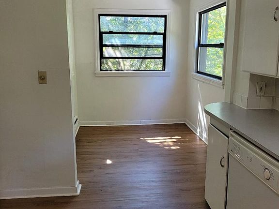 5th image of 11238 NE 68th St #2