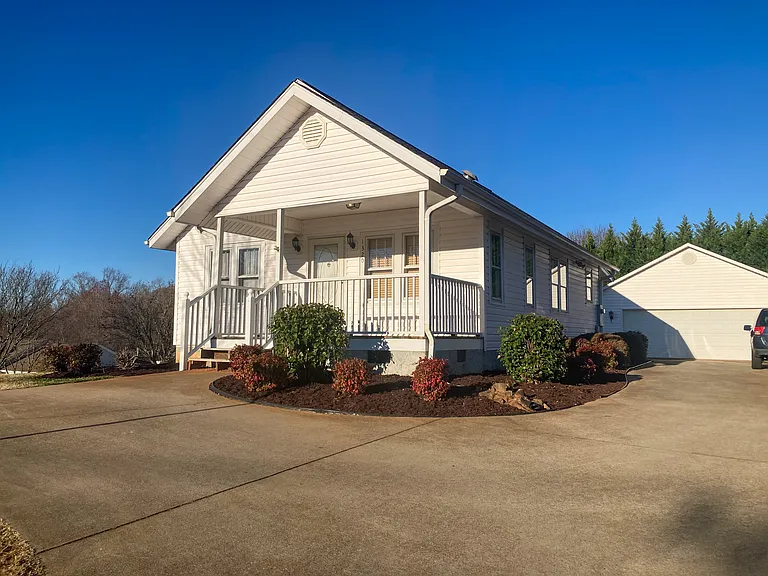 1320 Memorial Drive Ext — Photo 1