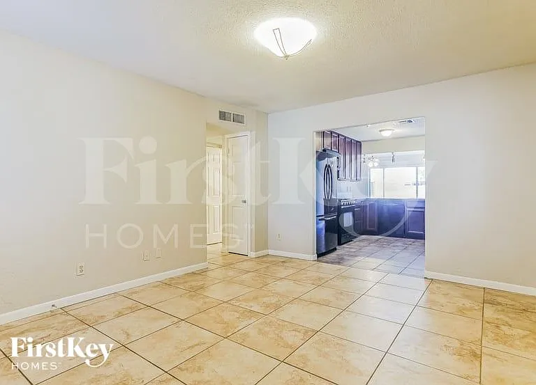 2518 E Don Carlos Ave — Photo 5