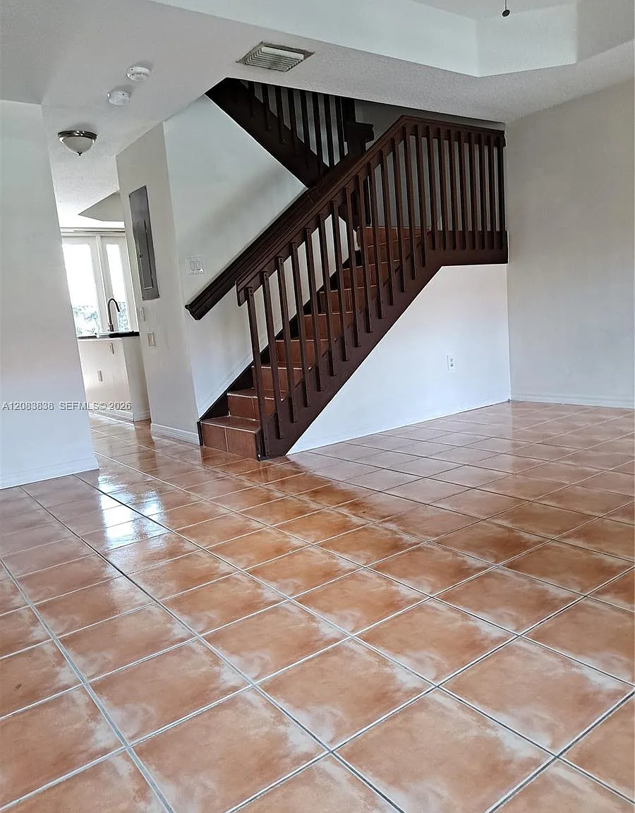 Hampton Isles Condo — Photo 3