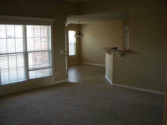 4th image of 1309 W Fir St