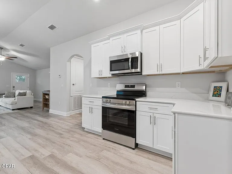 11403 Godart St — Photo 9