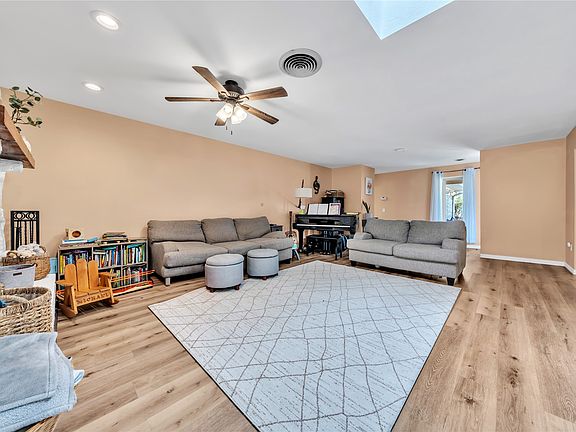 4th image of 311 Shady Oak Rd