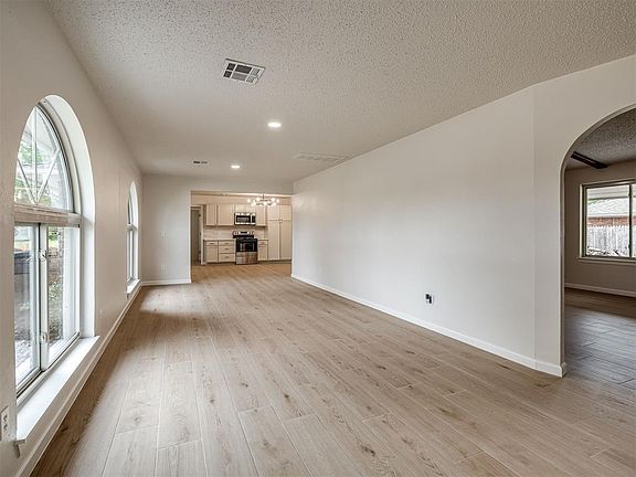 5th image of 1320 Lowrie Ln