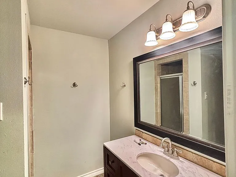 2213 S Johnson St — Photo 7