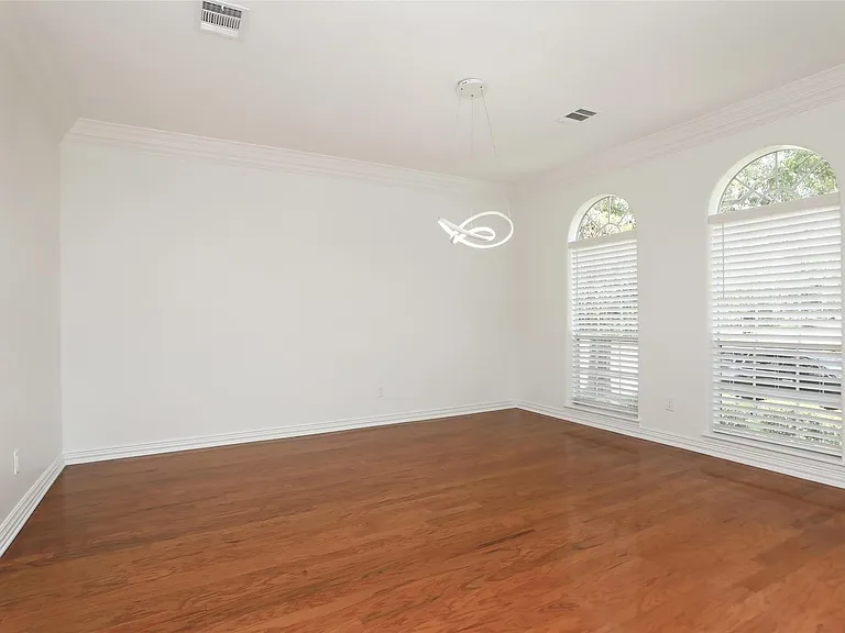 1715 Cottage Landing Ln — Photo 9