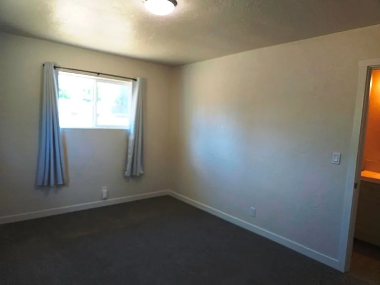 3994 Crestview Dr S — Photo 11