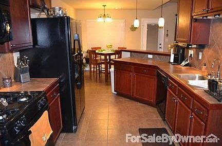 Kitchen/Breakfast Area
						:
						Gas stove! Undercabinet lighting! Great flow for entertaining!