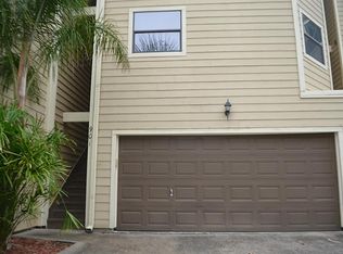 901 Davis Rd, League City, TX 77573