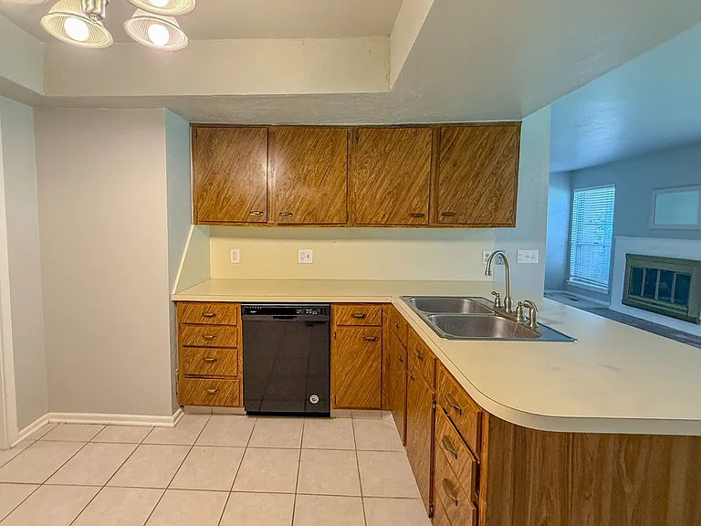 12021 Hawthorne Ln — Photo 15