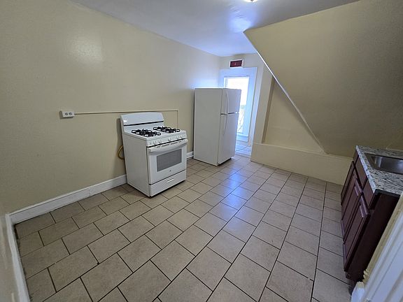 3rd image of 621 Howard Ave #L3