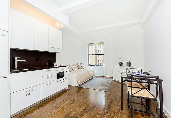 3rd image of 212 W 91st St APT 301