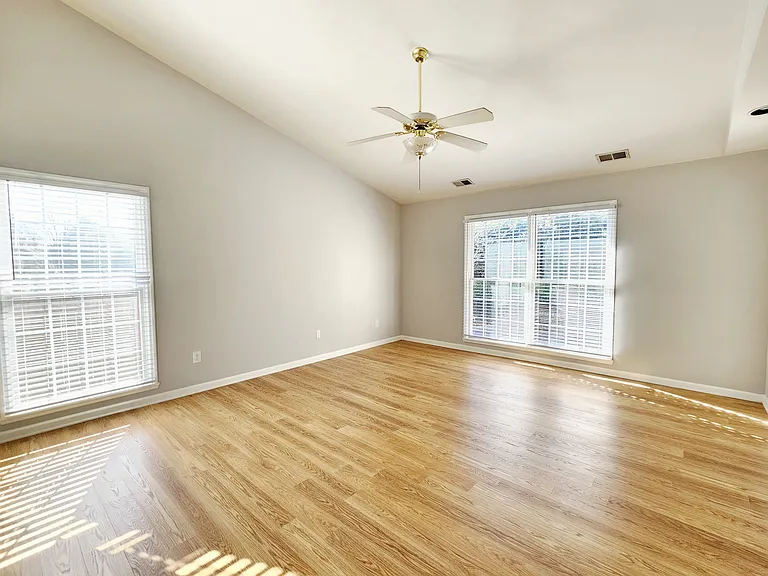 2216 Burns Ct — Photo 15