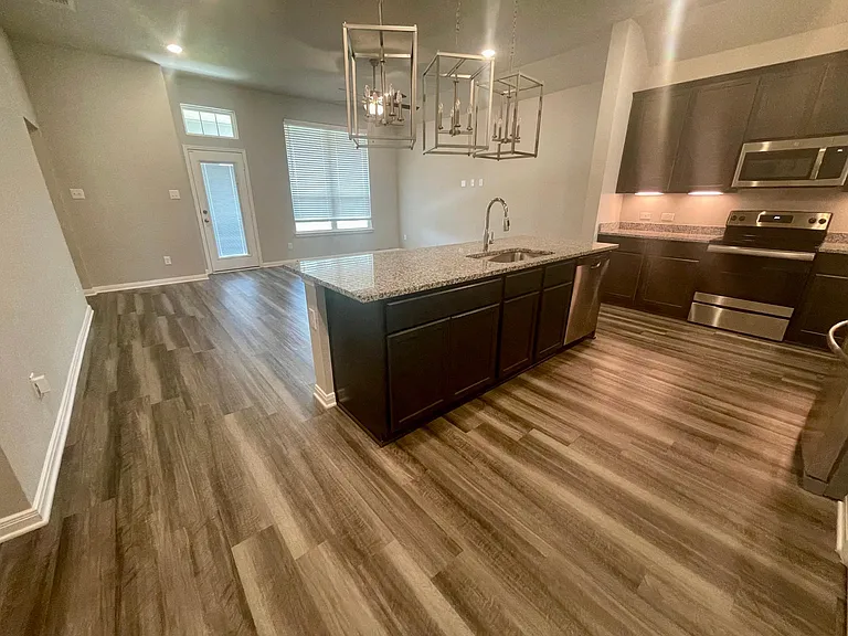 1938 Bayou Wood Ln — Photo 4