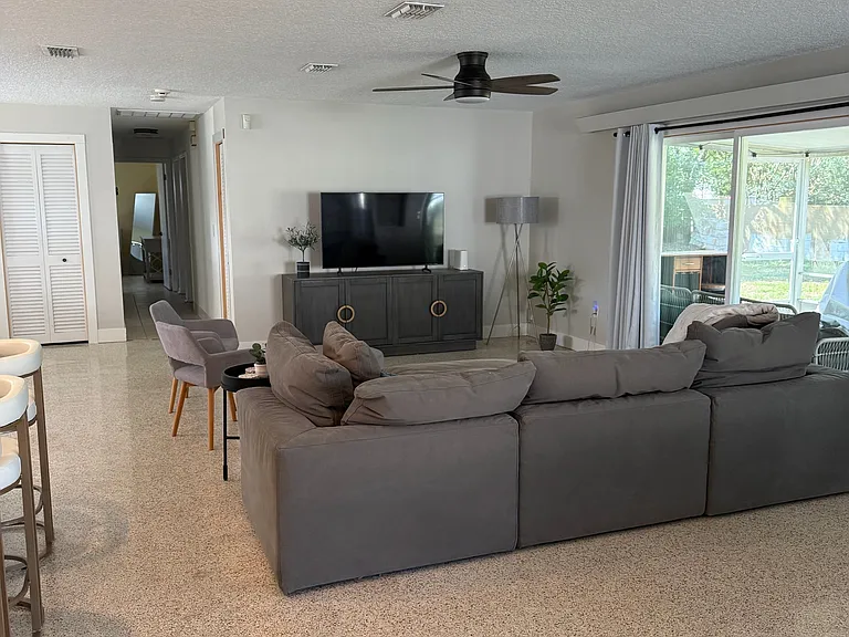 4704 Telfair Dr — Photo 3