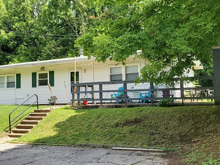209 Woods Edge Ln — Photo 1
