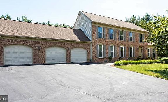 2nd image of 8467 Clover Leaf Dr