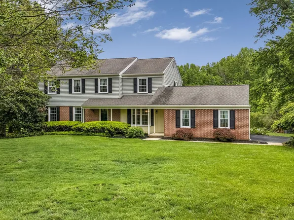 909 Greene Countrie Dr, West Chester, PA 19380