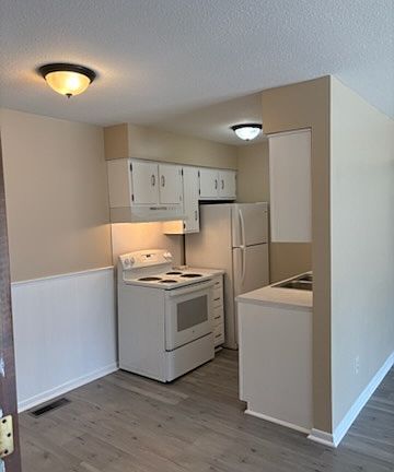 3rd image of 820 4th St #G