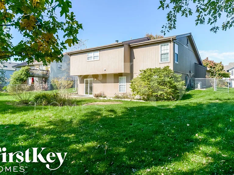 609 Rosehill Dr — Photo 15