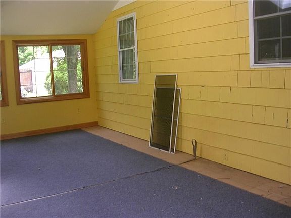 3rd image of 284 Harkney Hill Rd